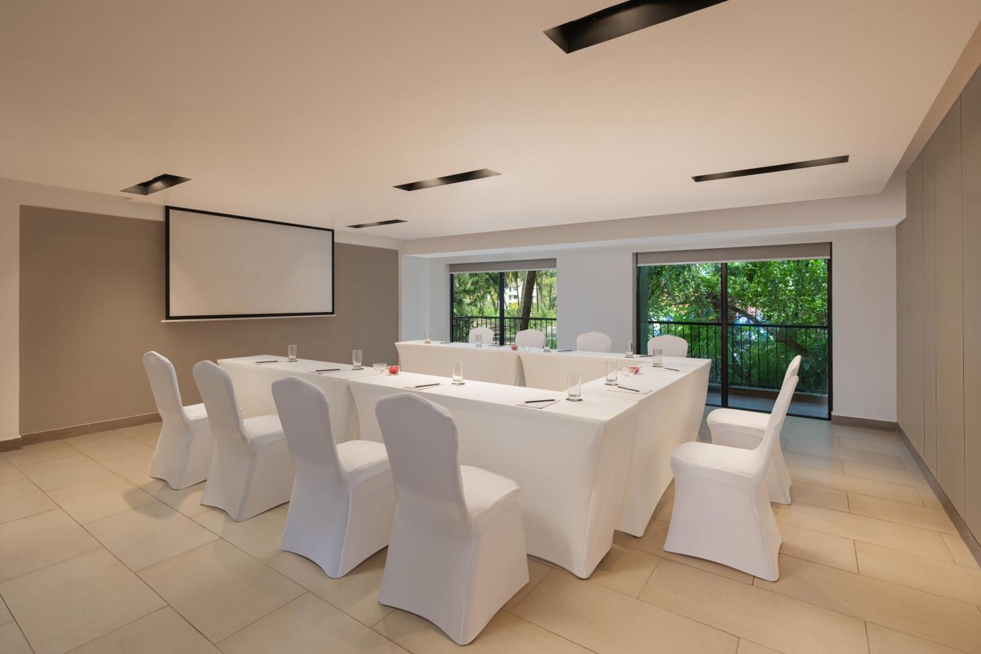 Fairfield By Marriott Goa Anjuna Baga Exterior photo